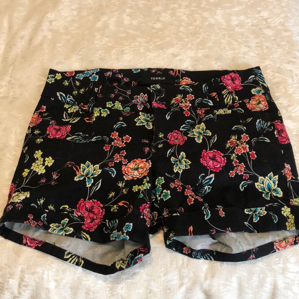 Torrid size 12 shorts flattering new stretch